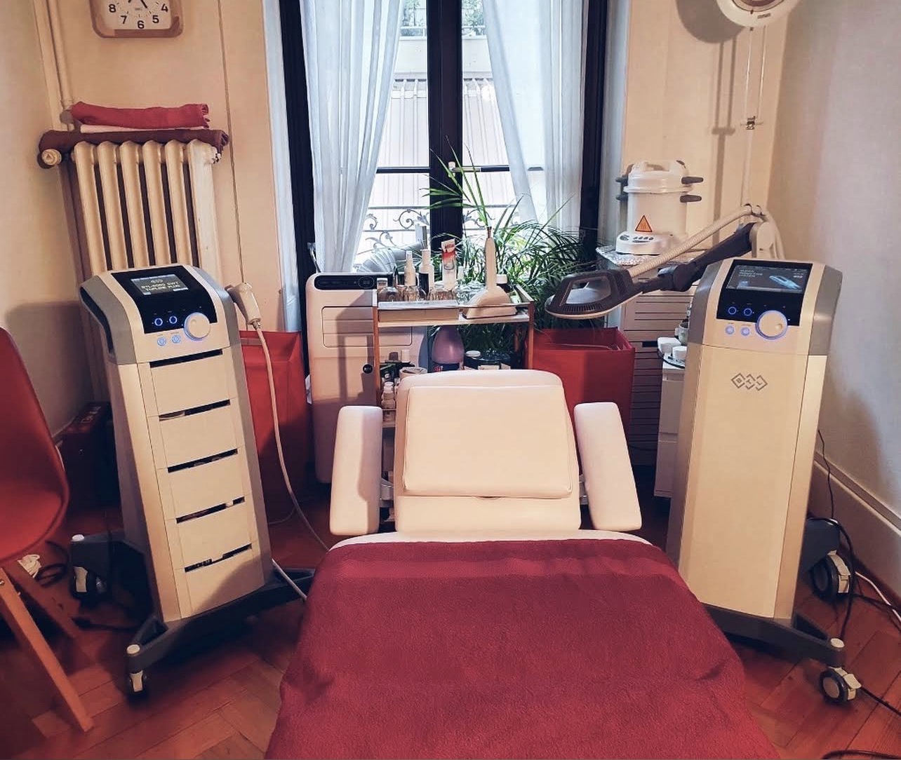 Treatment room and real equipment at IMG Clinic Geneva